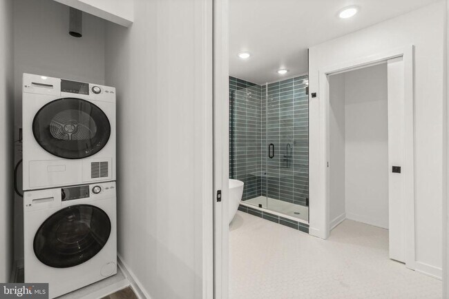 Building Photo - 1602 Locust St