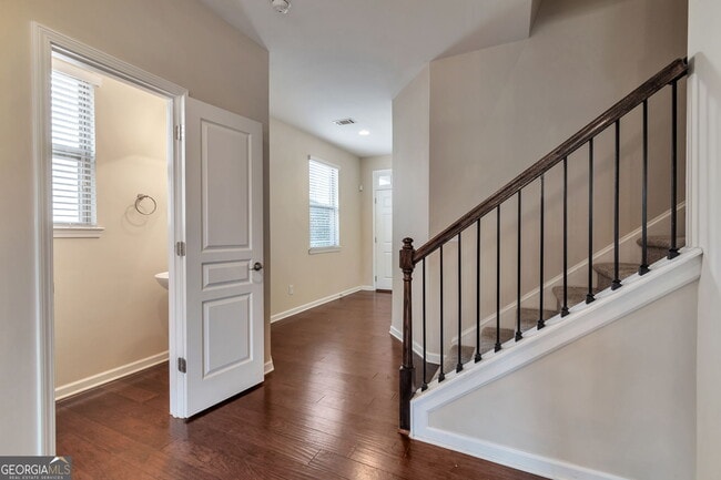 Building Photo - 1623 Trailview Way NE