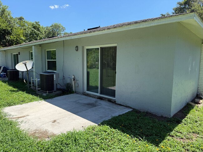 Building Photo - 2/1 in Groveland