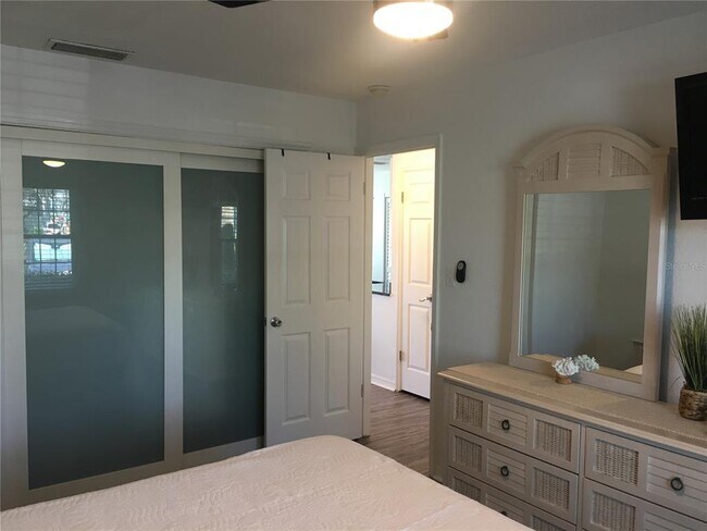Building Photo - 5174 Beach Dr SE