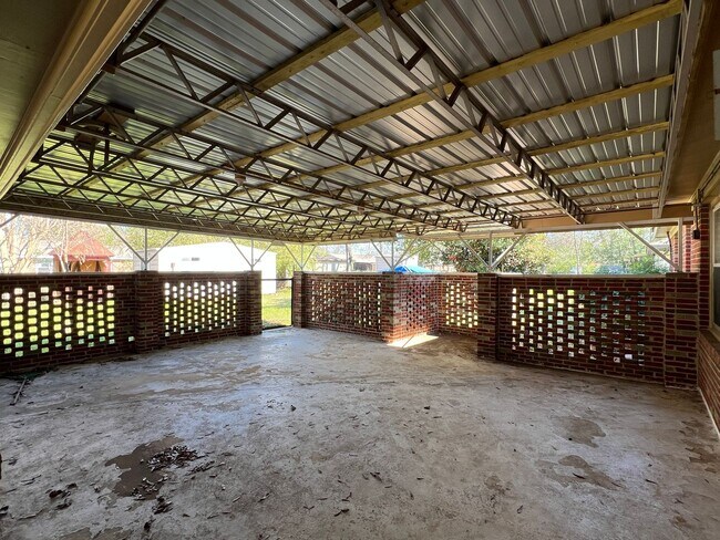 Building Photo - 1123 Oates Rd