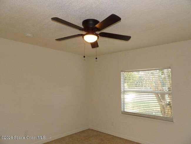 Building Photo - 752 Gelaso St SW