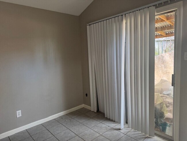 Building Photo - 106-106 Jester Cir