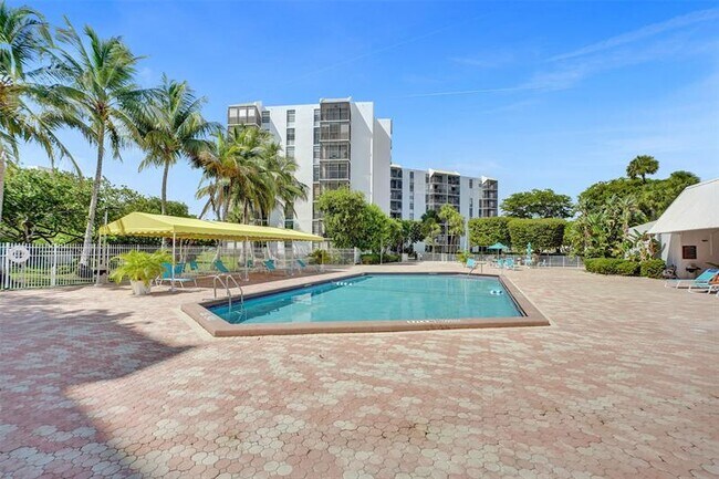 Building Photo - 20400 W Country Club Dr
