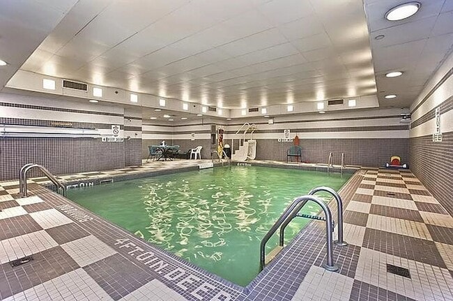 Building Photo - 300 E 85th St