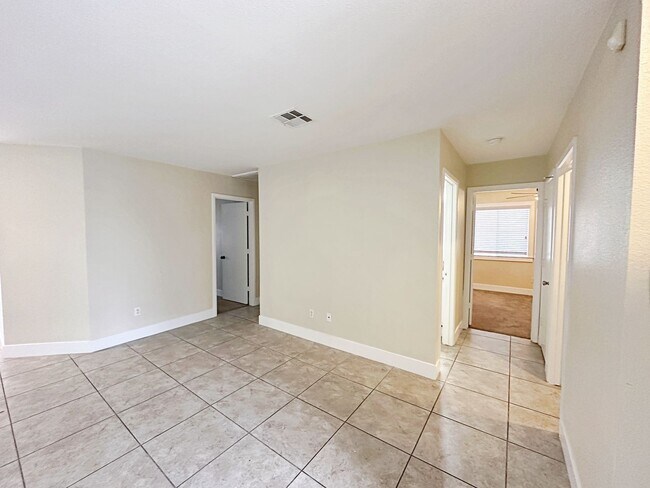 Building Photo - SINGLE STORY 3 BEDROOM HOME IN HENDERSON