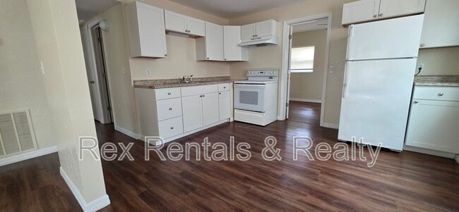 Building Photo - 4722 12th Ave S