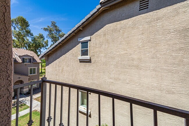 Building Photo - Modern Tri-Level Townhome in Copper Leaf C...