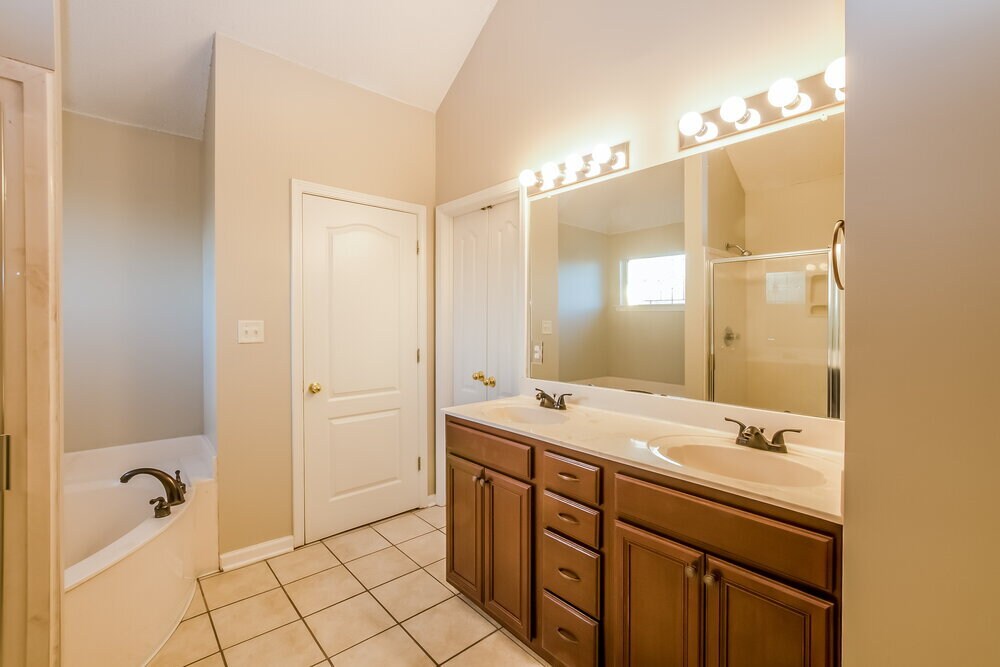 Building Photo - 11625 Leewood Dr