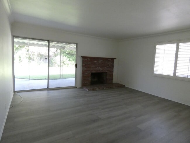 Building Photo - *Available NOW  in Whittier!*