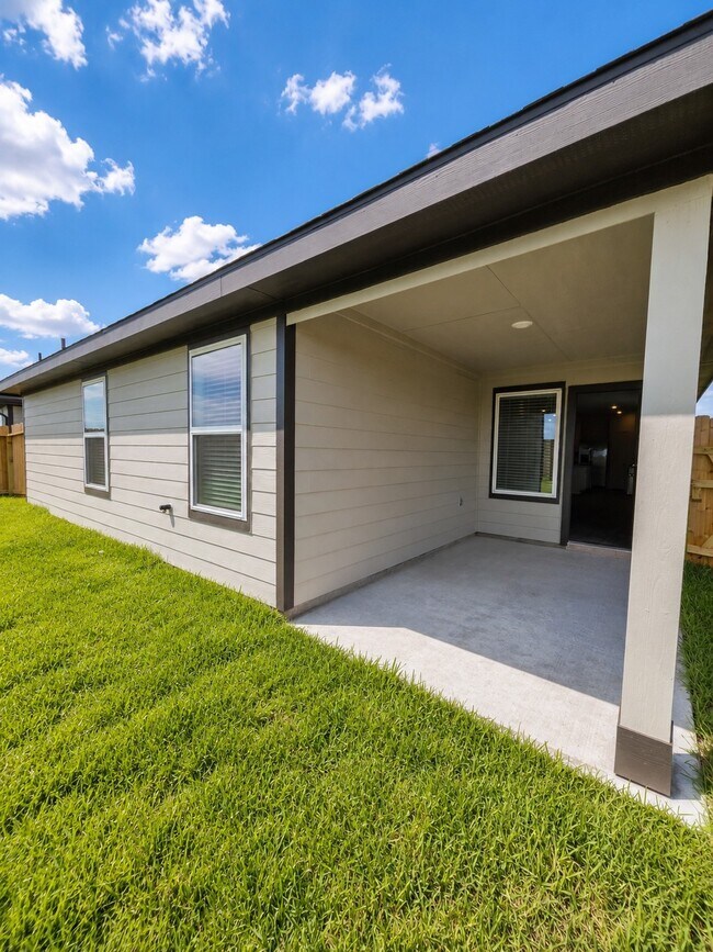 Building Photo - 3523 Turnpike Dr