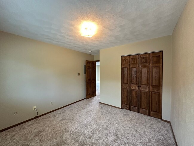 Building Photo - 1102 8th St Ct