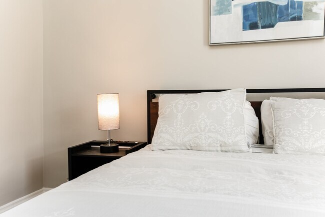 Building Photo - 1122 Emerson Ave