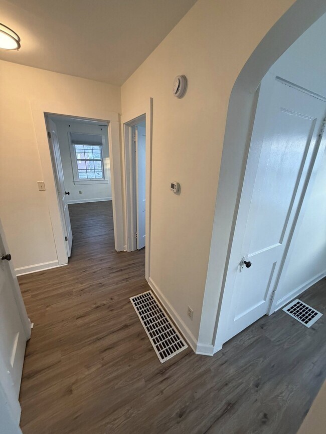 Building Photo - 932 Headley St