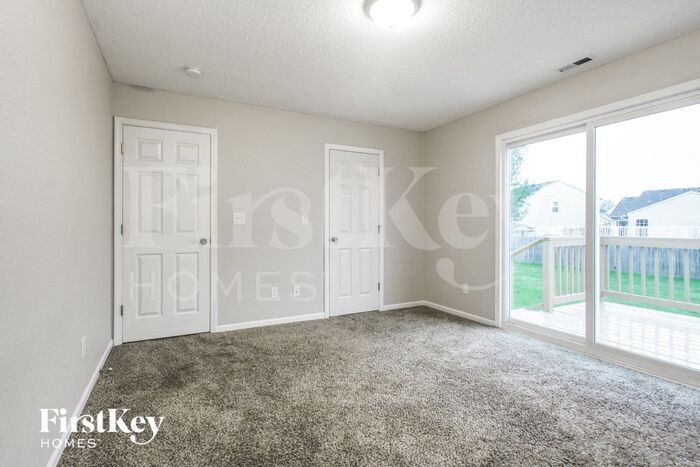 Building Photo - 5248 Bluff View Dr