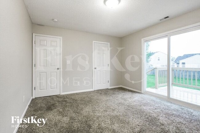 Building Photo - 5248 Bluff View Dr