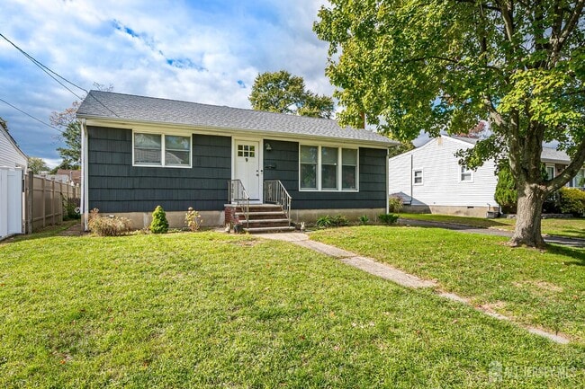 Building Photo - 1331 Sunset Ave