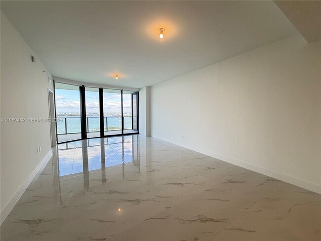 Building Photo - 700-724 3503