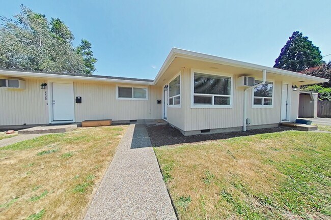 Building Photo - 2 Bedroom Duplex ~ Close to Campus