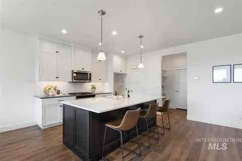 Building Photo - 1756 E Knobcone Dr