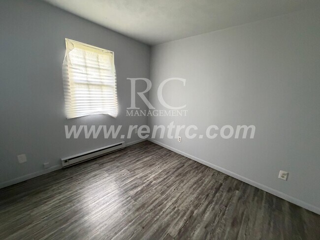 Building Photo - 125-B3 Scott-N