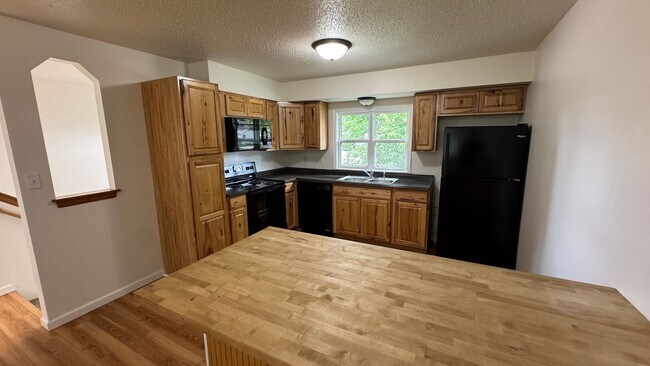 Building Photo - 608 Duplex