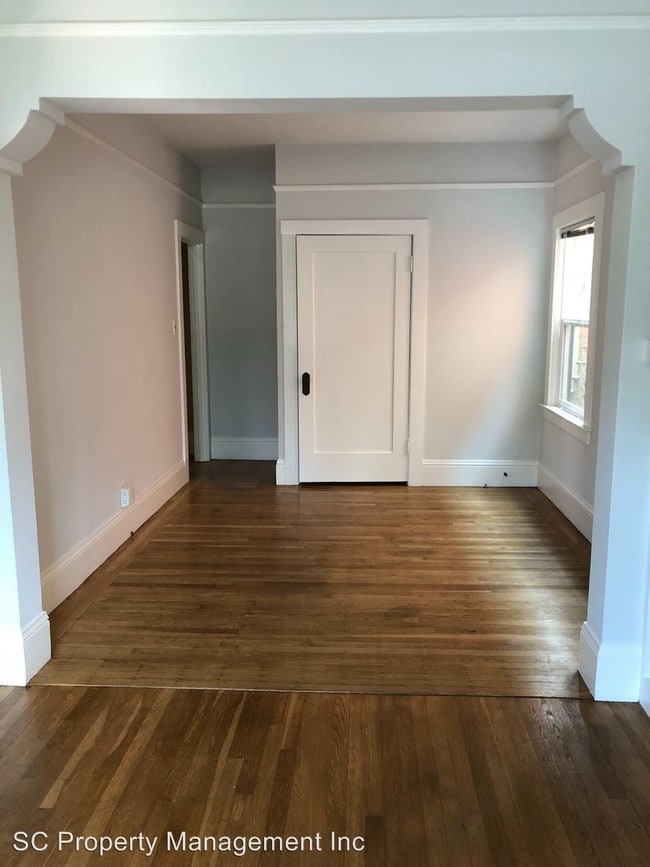 Building Photo - 1005 Burlingame