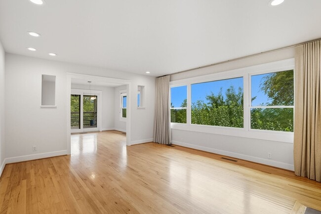 Building Photo - SW Portland!! Stunning 4-Bedroom Home with...