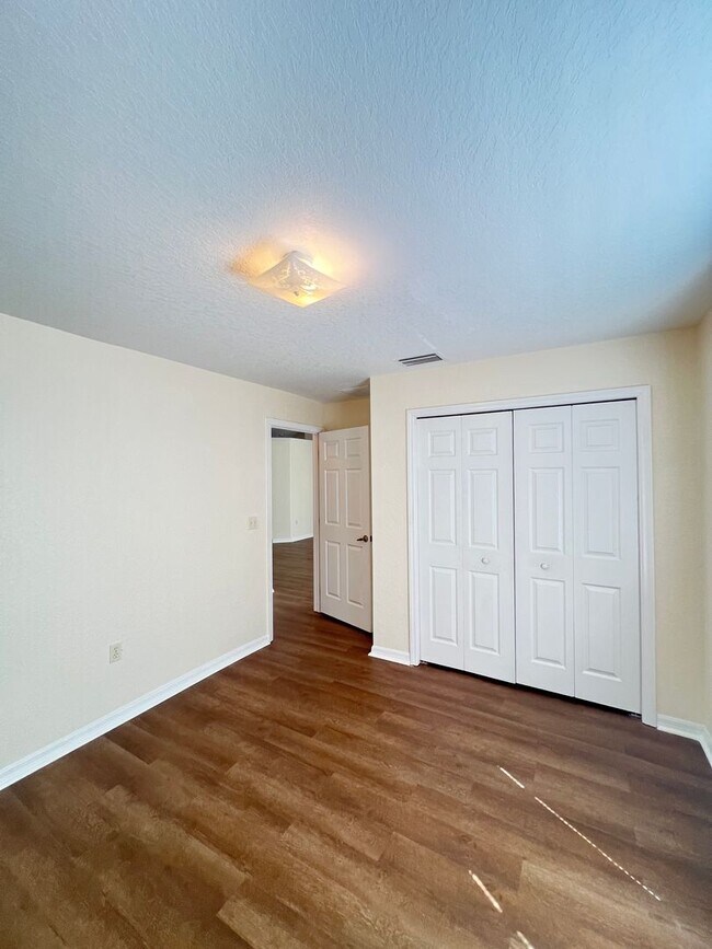 Building Photo - Your 3BD/2BA Peaceful Retreat in the Heart of Ocala!