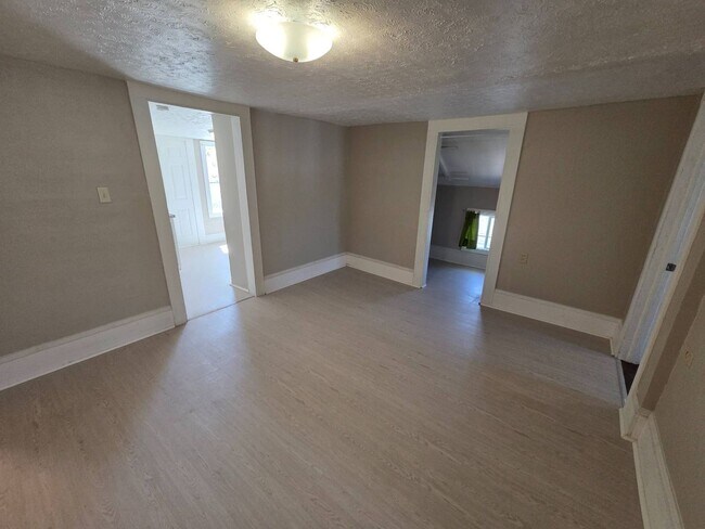 Building Photo - 3027 Fortune Ave