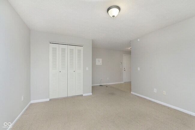 Building Photo - 8333 Clayhurst Dr