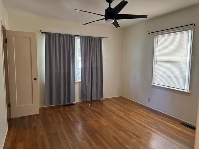 Building Photo - Great Southside Location, 2 Bedroom, 1 Bath Home