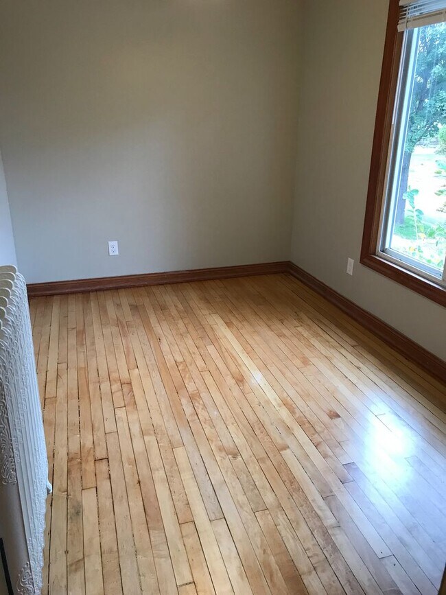 Building Photo - Updated House in Saint Paul.