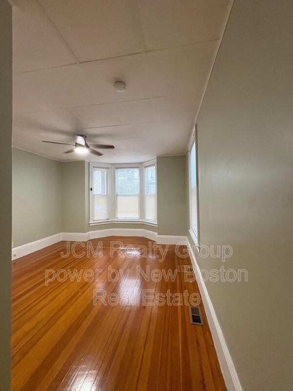 Building Photo - 144 Bloomingdale St