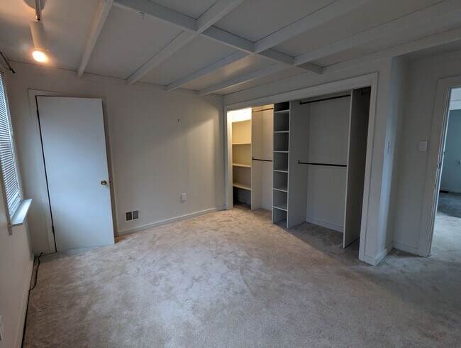 Building Photo - 2 Bedroom 1 Bathroom Single Family Home (M...