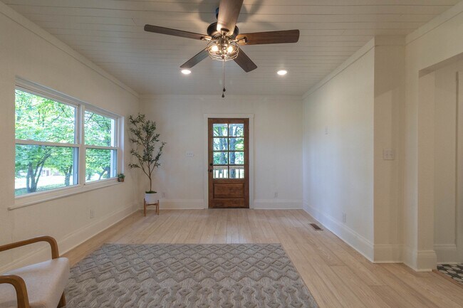Building Photo - 9448 Lusk Rd
