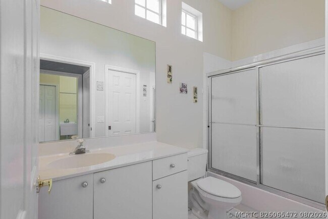 Building Photo - 546 SW New Castle Cove