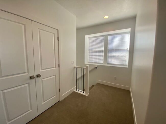 Building Photo - 2664 E Gray Birch Dr
