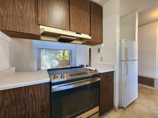 Building Photo - 2 Bedroom Bennett Valley Apartment