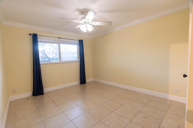 Building Photo - 1680 NE 34th Ln