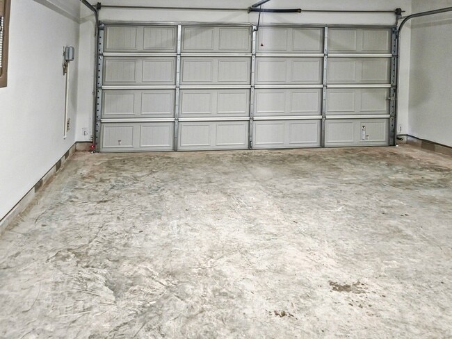 Building Photo - 6323 Laguna Terra Dr