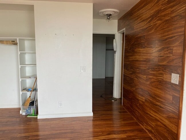 Building Photo - Breezy Fresh, Freshly Renovated 2/1 at Makaha Valley Plantation