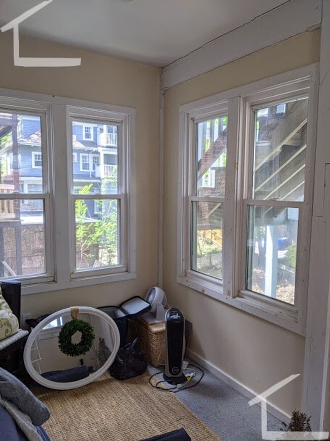 Building Photo - No Brokers Fee,3 Bedrooms unit on Coolidge Corner, Laundry on a Site, Heat, Hot Water Included