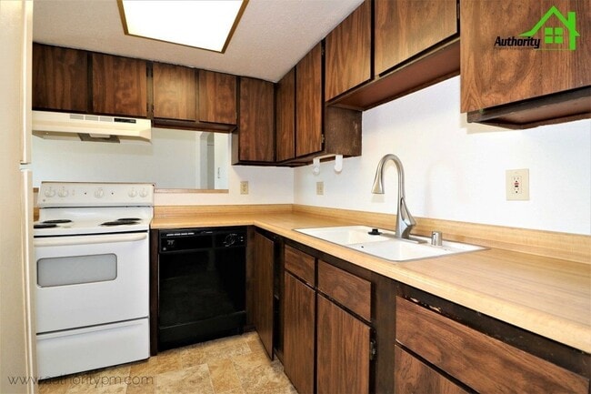 Building Photo - 900 Jamieson Ct