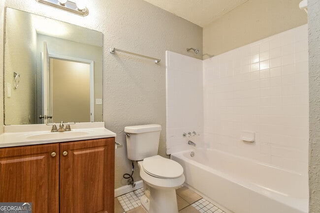 Building Photo - 640 Butterfield Ln