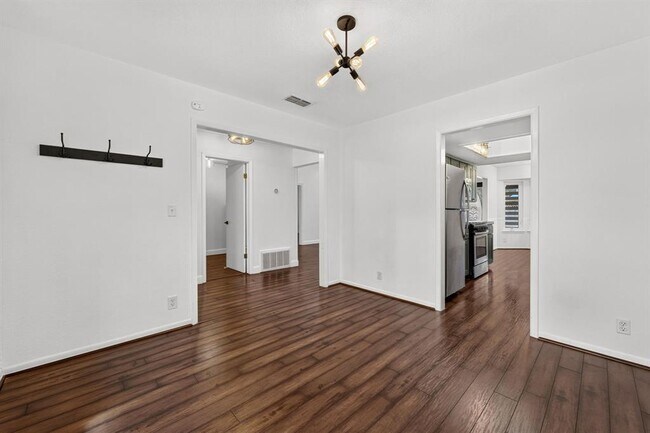 Building Photo - 1804 Stagecoach Trail