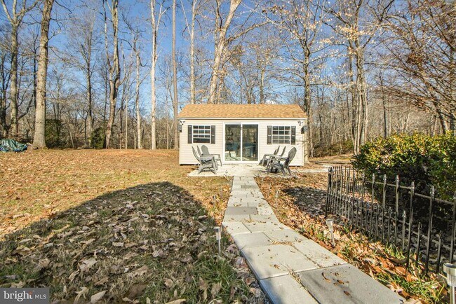 Building Photo - 7420 Mayflower Ct