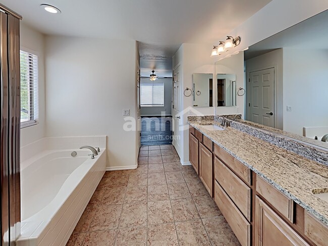 Building Photo - 14376 N Bannerstone Ct