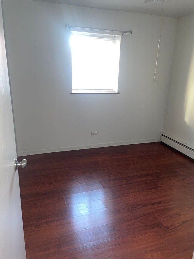 Building Photo - Charming 2BR Condo in Oak Park