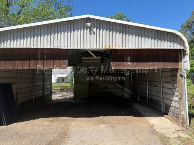 Building Photo - 4815 Oakleys Ln